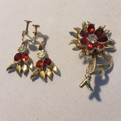 Vintage Vanity-Avon, Souvenire Knives, Jewelry and More (D-KD)