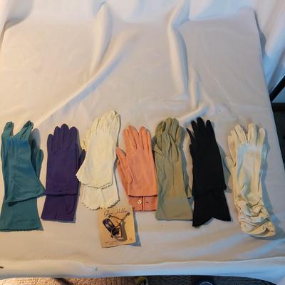 Antique and Vintage Linens, Chifon Scarves, Gloves and More (D-KD)