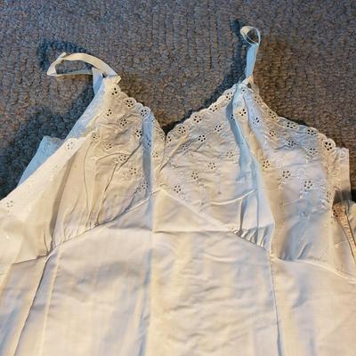 Antique and Vintage Linens, Chifon Scarves, Gloves and More (D-KD)