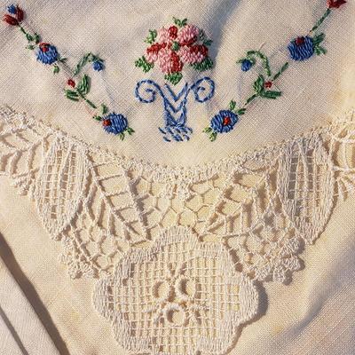 Antique and Vintage Linens, Chifon Scarves, Gloves and More (D-KD)