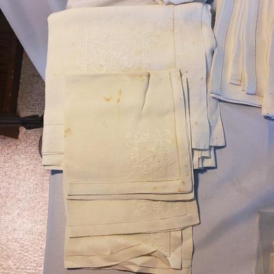 Antique and Vintage Linens, Chifon Scarves, Gloves and More (D-KD)