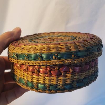 Antique and Vintage Linens, Chifon Scarves, Gloves and More (D-KD)