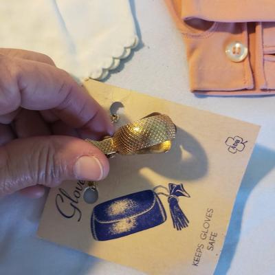 Antique and Vintage Linens, Chifon Scarves, Gloves and More (D-KD)