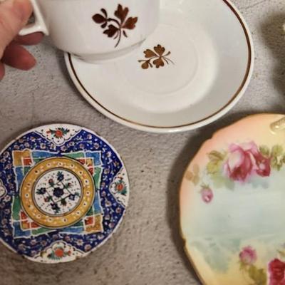 Sale Photo Thumbnail #255: Misc porcelain and stoneware clean up lot. The small plate is metal. Gorgeous hand painted pieces and an odd Fiesta harlequin cup.