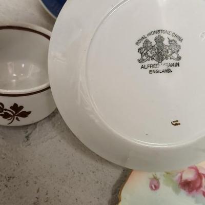 Sale Photo Thumbnail #257: Misc porcelain and stoneware clean up lot. The small plate is metal. Gorgeous hand painted pieces and an odd Fiesta harlequin cup.