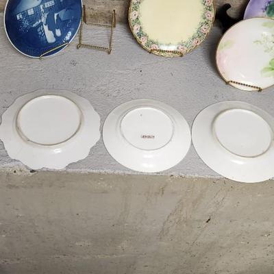 Sale Photo Thumbnail #259: Misc porcelain and stoneware clean up lot. The small plate is metal. Gorgeous hand painted pieces and an odd Fiesta harlequin cup.