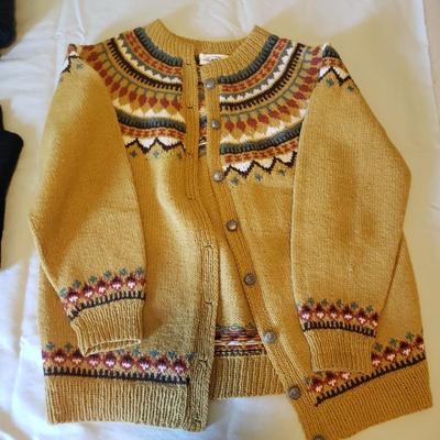 Women's Medium Irish, New England, Cashmere Sweaters (D-KD)