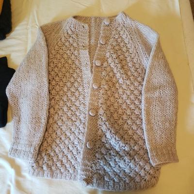 Women's Medium Irish, New England, Cashmere Sweaters (D-KD)