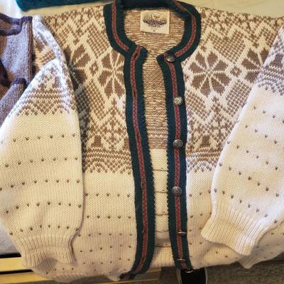 Women's Medium Irish, New England, Cashmere Sweaters (D-KD)
