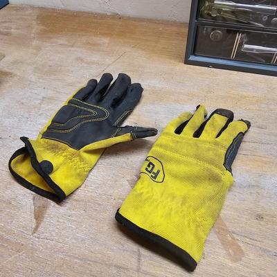 Assorted Painting & Hardware Assortment (B2-JS)