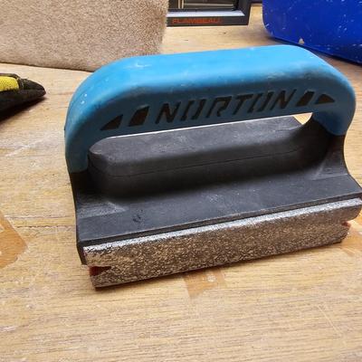 Assorted Painting & Hardware Assortment (B2-JS)