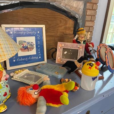 Sale Photo Thumbnail #106: Clowns, Toys, Coffee table/ Benches
Picture and more.