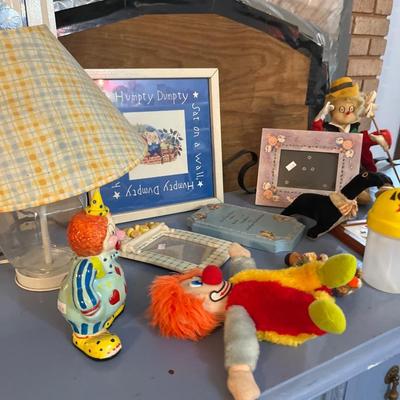 Sale Photo Thumbnail #107: Clowns, Toys, Coffee table/ Benches
Picture and more.
