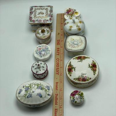 Limoges, Lenox, Wedgwood & MOMA : 40+ Porcelain Boxes (B3-SS)