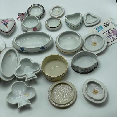 Limoges, Lenox, Wedgwood & MOMA : 40+ Porcelain Boxes (B3-SS)