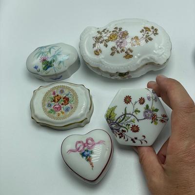 Limoges, Lenox, Wedgwood & MOMA : 40+ Porcelain Boxes (B3-SS)