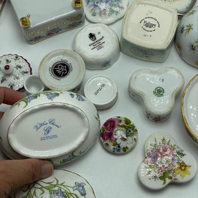 Limoges, Lenox, Wedgwood & MOMA : 40+ Porcelain Boxes (B3-SS)