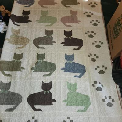 Cat quilt & pillow shams
