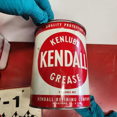 Lot of Vintage Kendall Lubericant Grease Gt-1 Oil , Wynne's Friction Proofing Cans