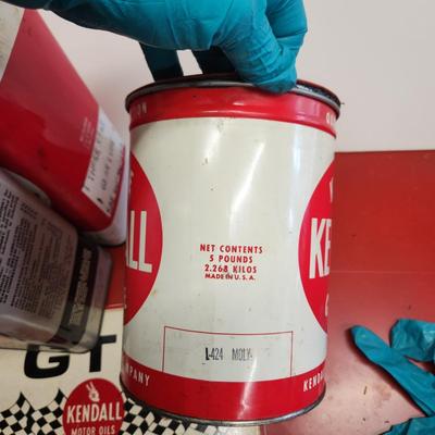 Lot of Vintage Kendall Lubericant Grease Gt-1 Oil , Wynne's Friction Proofing Cans