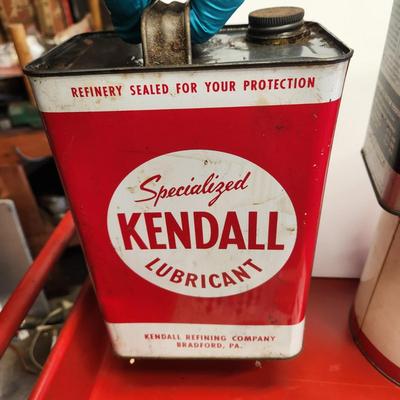 Lot of Vintage Kendall Lubericant Grease Gt-1 Oil , Wynne's Friction Proofing Cans