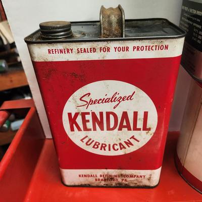 Lot of Vintage Kendall Lubericant Grease Gt-1 Oil , Wynne's Friction Proofing Cans