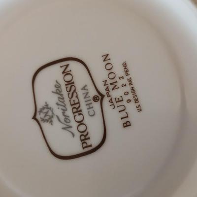 Noritake Progression China - Blue Moon - serving pieces for 4