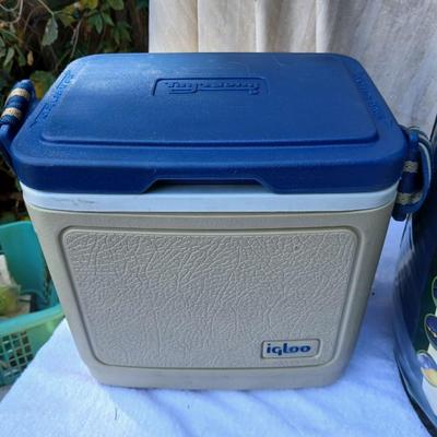 Coleman Bluestone sleeping bag with small Igloo cooler