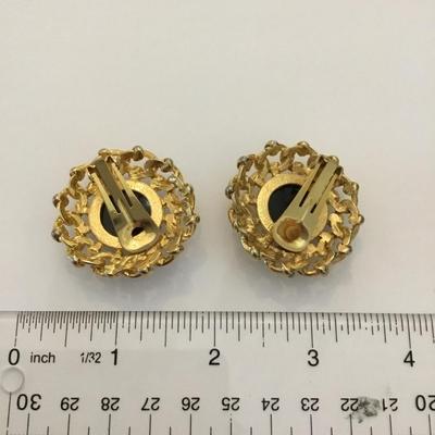Beautiful vintage faux stone clip on earrings