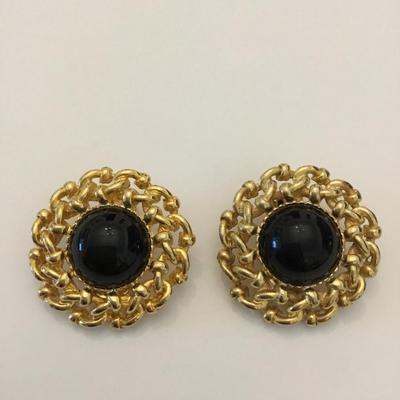 Beautiful vintage faux stone clip on earrings