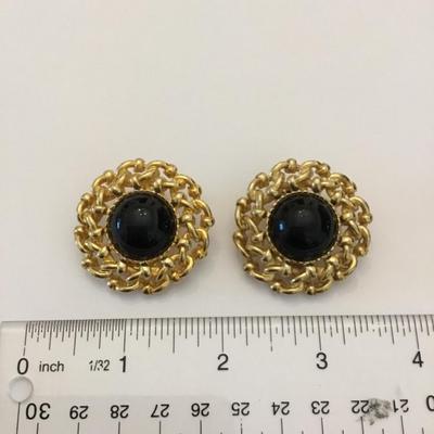 Beautiful vintage faux stone clip on earrings