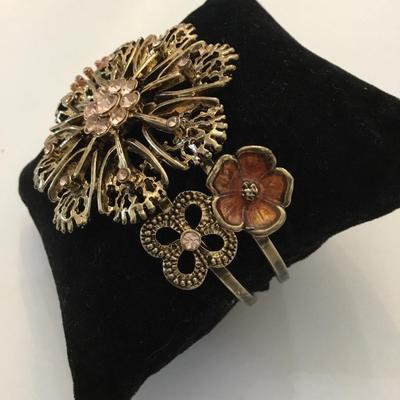 Beautiful statement hinged bracelet