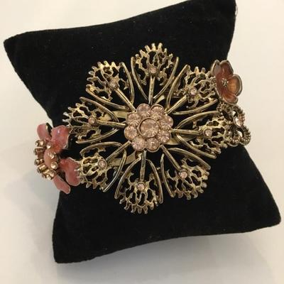 Beautiful statement hinged bracelet