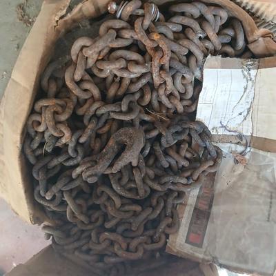 Box containing at least two towing chains