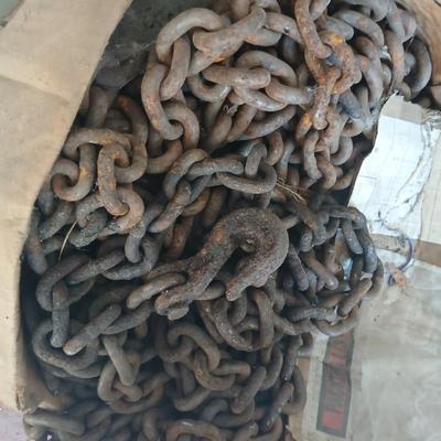 Box containing at least two towing chains
