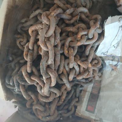 Box containing at least two towing chains
