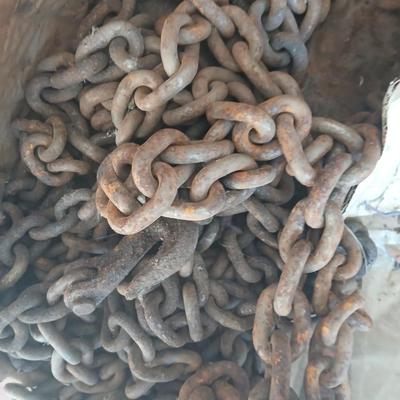 Box containing at least two towing chains