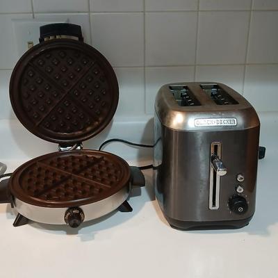 TOaster and a waffle maker griddle