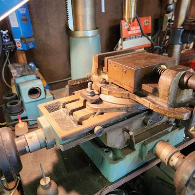 Rong Fu Drilling & Milling Machine RF-20