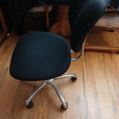 Nice adjustable office chair