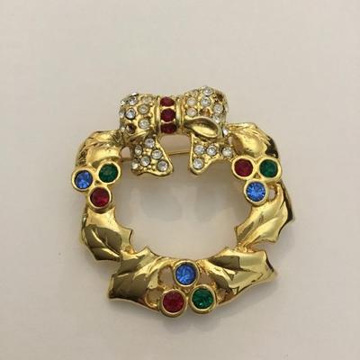 Vintage Marksamer Gold tone, Christmas wreath brooch