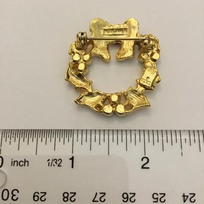 Vintage Marksamer Gold tone, Christmas wreath brooch