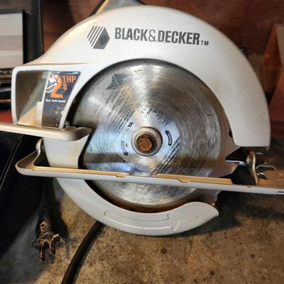 Lot of 3 Power Tools Craftsman 4.5" Angle Grinder, Black & Decker Corded Circular Saw, Craftsman Sander/ Polisher