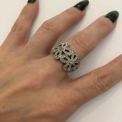 Beautiful lia Sophia crystal rhinestone flower cocktail ring