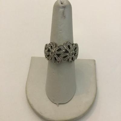 Beautiful lia Sophia crystal rhinestone flower cocktail ring