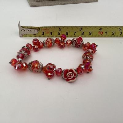 Red rose bead bracelet