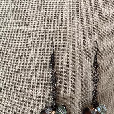 Square bead dangle earrings