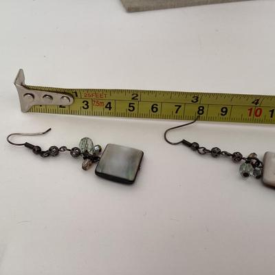 Square bead dangle earrings