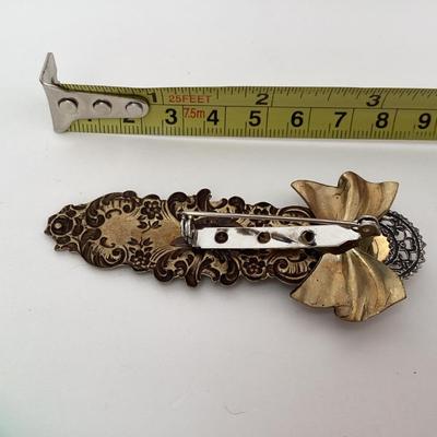 Angel brooch pin