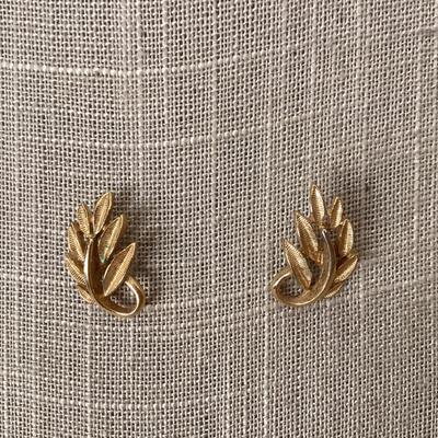 Gold tone leaf earrings